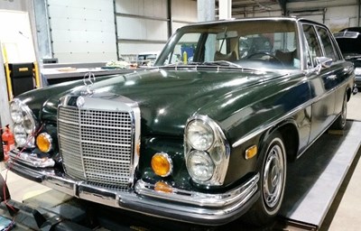 Lot 326 - 1972 Mercedes-Benz 280 SE Saloon