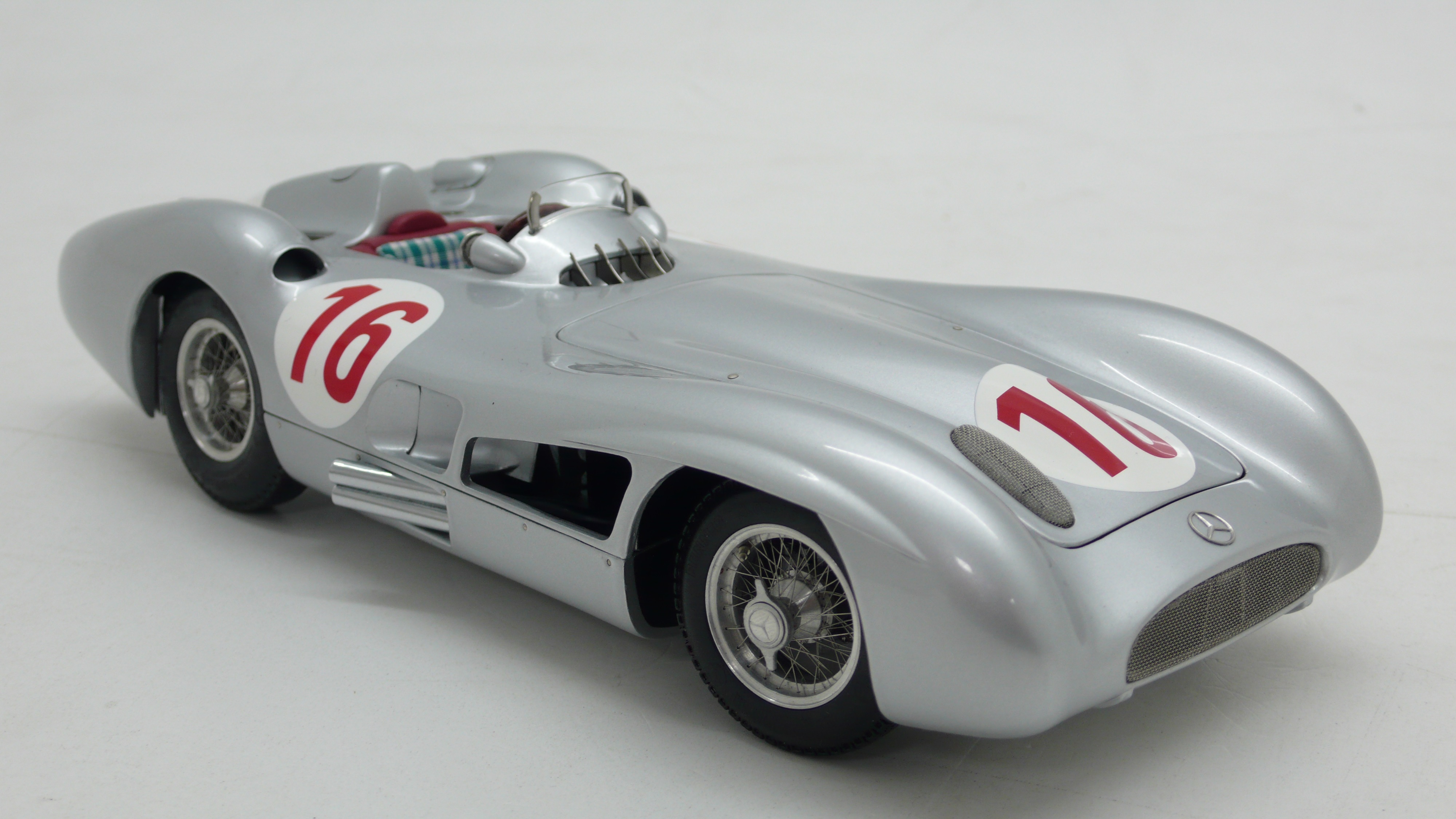 1954 Mercedes W196 R Race Car Car se vend 54 millions de dollars aux 1954 Mercedes W196 R Race Car Car se vend 54 millions de dollars aux