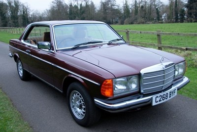 Lot 261 - 1985 Mercedes-Benz 230 CE