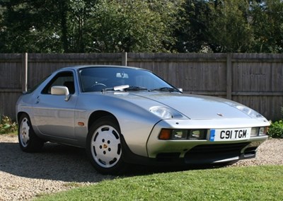 Lot 310 - 1986 Porsche 928 S2