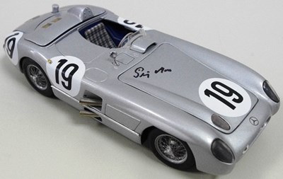 Lot 114 - Mercedes-Benz 300SLR 1/24 scale model