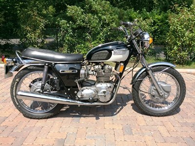 Lot 392 - 1972 Triumph Trident T150V