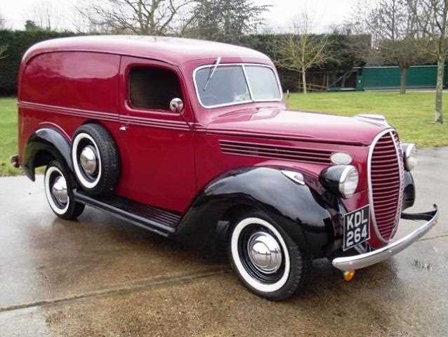 Lot 300 - 1938 Fordson V8 Panel Van