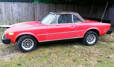 Lot 346 - 1976 Fiat 124 Spider