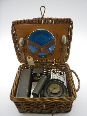 Lot 123 - Wicker picnic set - Coracle