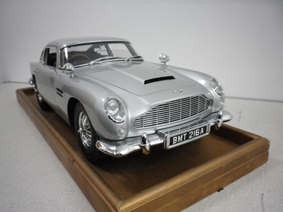 Lot 57 - James Bond Aston Martin DB5 1/8 Model