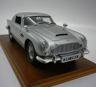 Lot 93 - Aston Martin DB5 James Bond model car