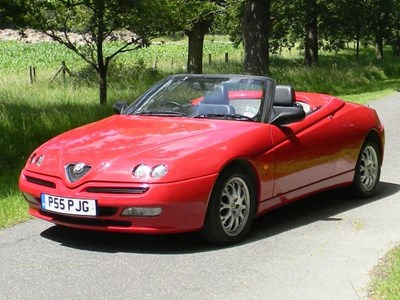 Lot 218 - 2000 Alfa Romeo Spider