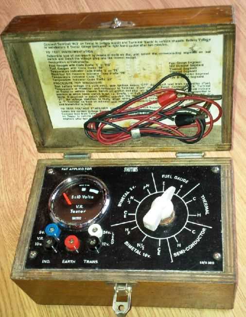 Click for high resolution Lot 105 - A mixed lot of motoring collectables