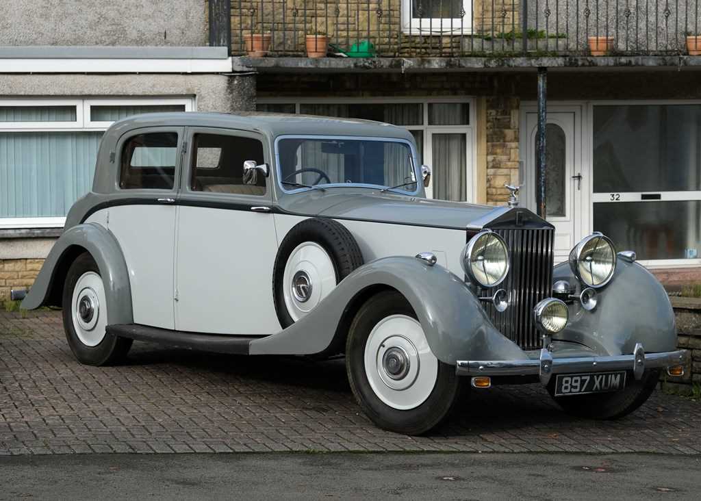 Lot 206 - 1938 Rolls-Royce 25/30 Close Coupled Saloon by Hooper