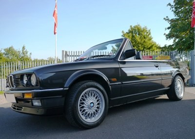 Lot 213 - 1989 BMW 325i Convertible