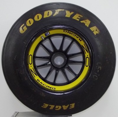 Lot 129 - 1996 Williams-Renault FW18 wheel & tyre