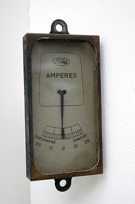 Lot 016 - Ford Ammeter