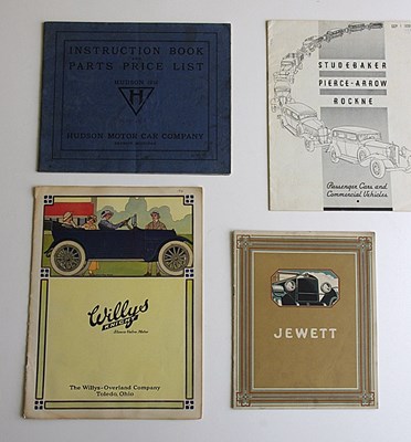 Lot 021 - American car brochures