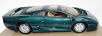 Lot 069 - 1992 XJ220 model