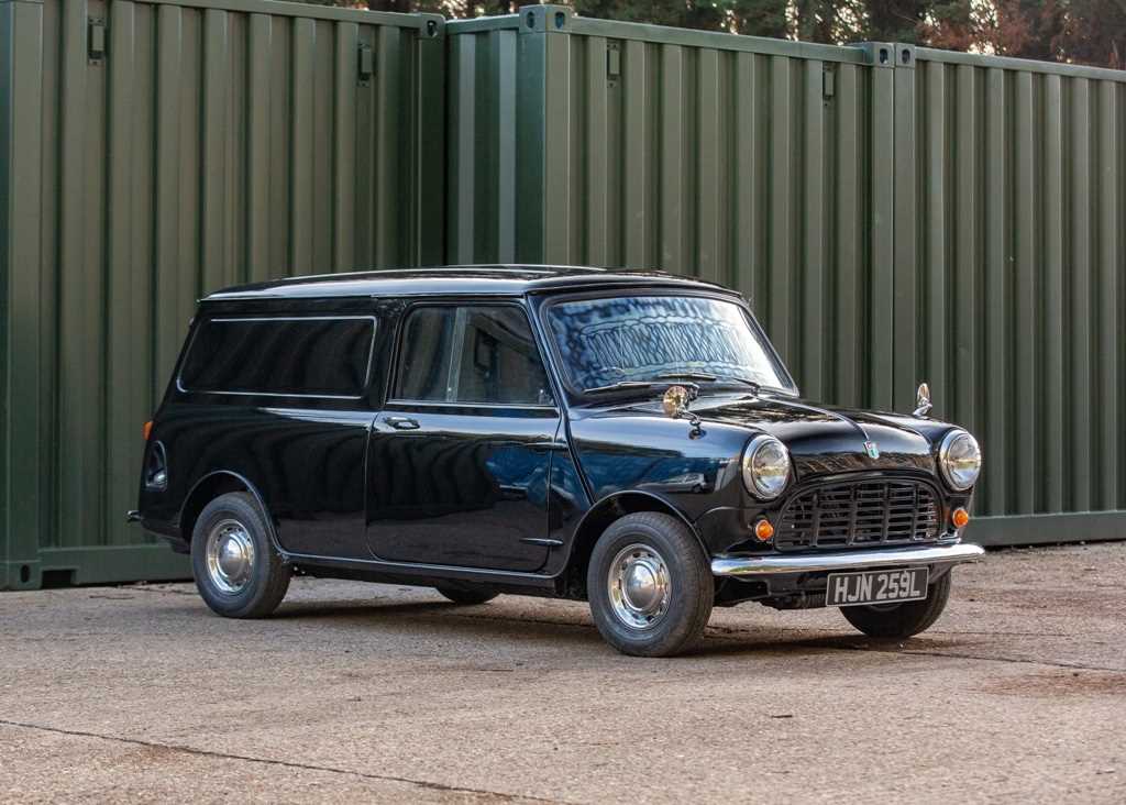 Click for high resolution Lot 124 - 1973 Morris Mini Van (850cc)