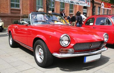 Lot 260 - 1977 Fiat 124 Spider