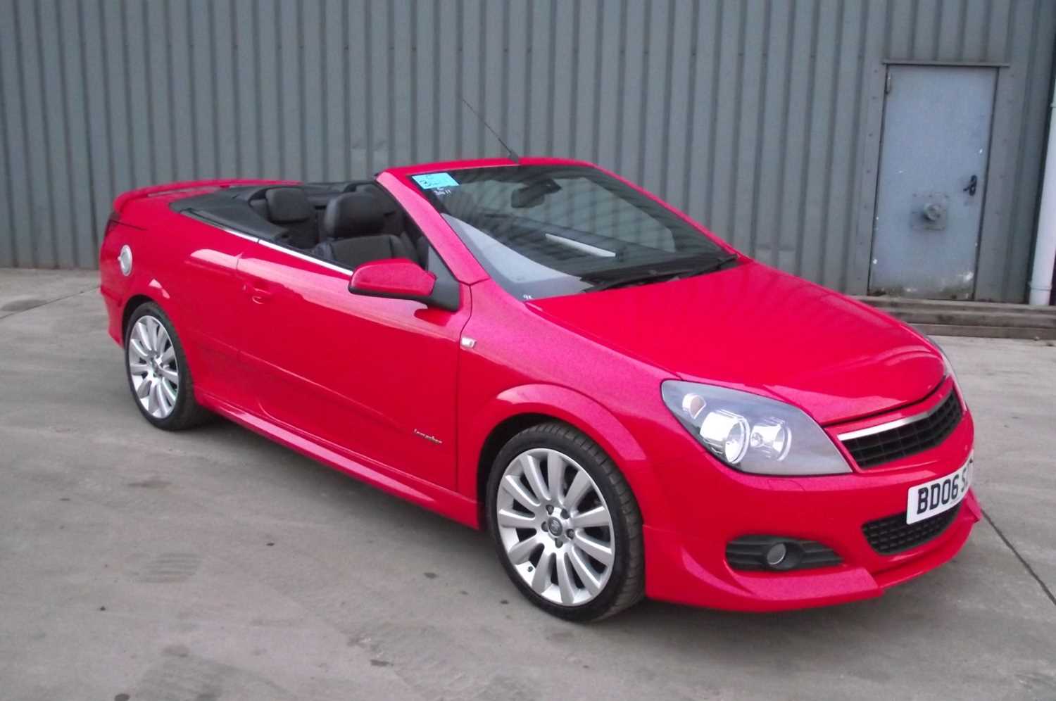 Lot 312 - 2006 Vauxhall Astra Twin Top Convertible