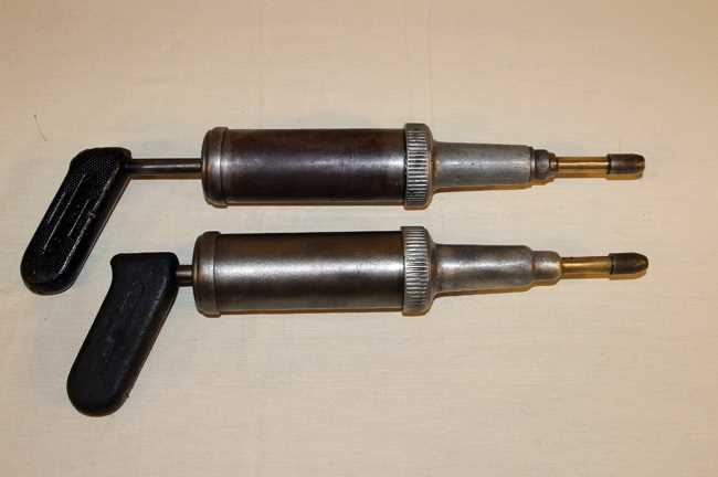 Click for high resolution Lot 2 - Rubber wheel mallet & grease guns