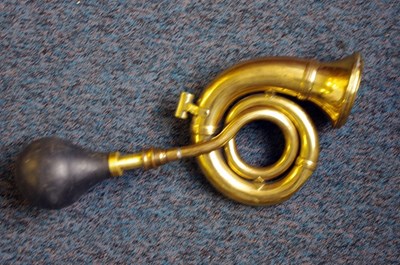 Lot 024 - Brass coiled car bulb horn