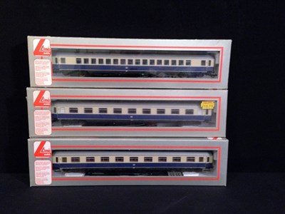 Lot 083 - 13 Train carriages by Lima