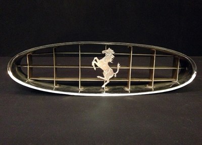 Lot 122 - Ferrari GTO grill and badge