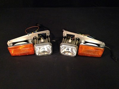 Lot 124 - Ferrari F40 light units