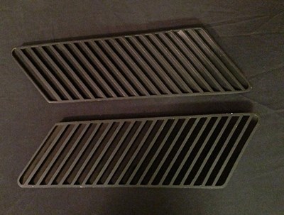 Lot 125 - Ferrari 365GTC front wing side grills