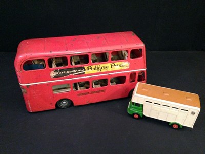 Lot 140 - Toy Bus & Tri-ang horse box