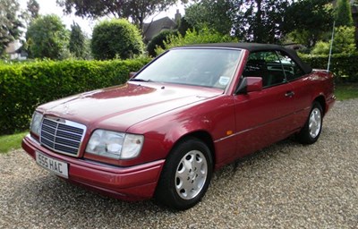 Lot 212 - 1995 Mercedes-Benz  E220 Cabriolet