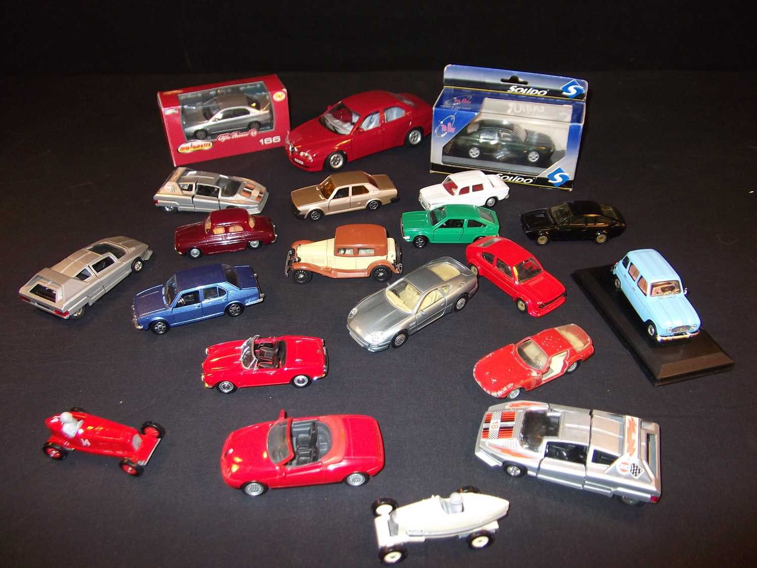 Lot 147 - Alfa Romeo models