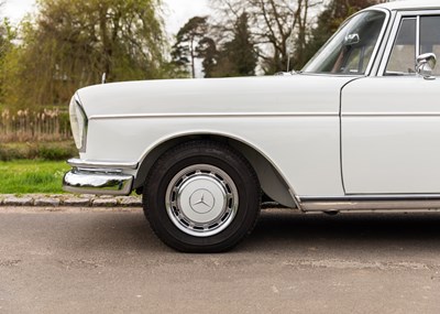 Lot 170 - 1965 Mercedes-Benz 300SE Fintail