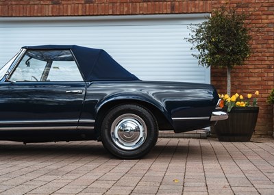 Lot 155 - 1971 Mercedes-Benz 230 SL Pagoda