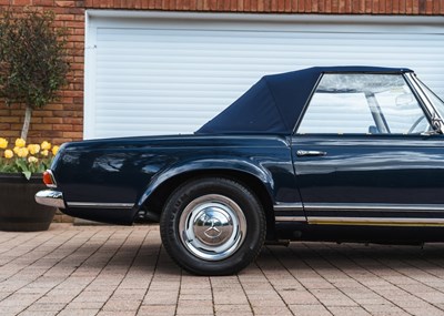 Lot 155 - 1971 Mercedes-Benz 230 SL Pagoda