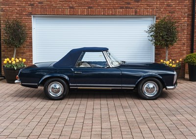 Lot 155 - 1971 Mercedes-Benz 230 SL Pagoda