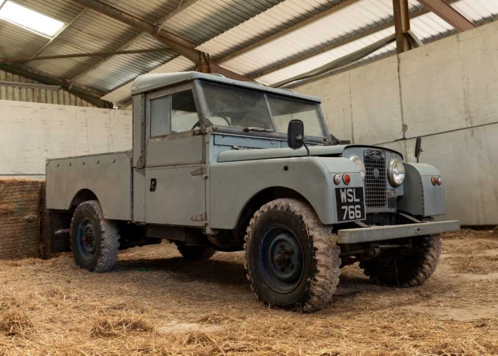 Lot 267 - 1957 Land Rover 109