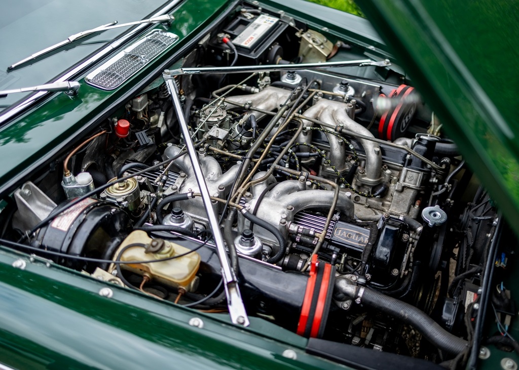 restoration - jaguar xjc v12 1975 v5 present .. https:... Lot 199 - 1977 Jaguar XJC V12