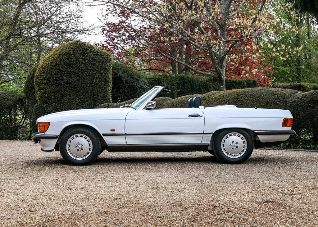 Lot 220 - 1989 Mercedes-Benz 300 SL