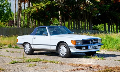 Lot 261 - 1986 Mercedes-Benz 560SL