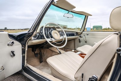 Lot 227 - 1966 Mercedes-Benz 230SL Pagoda