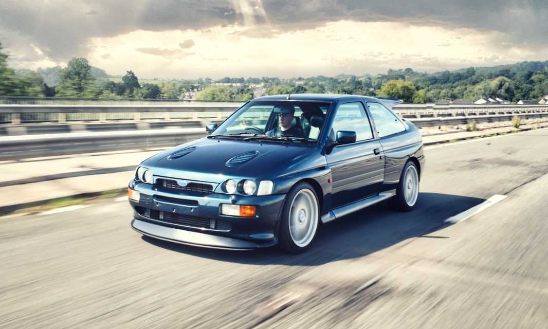 Lot 204 - 1993 Ford Escort RS Cosworth Lux