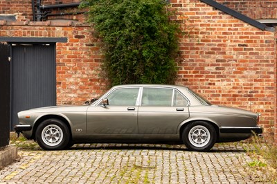 Lot 216 - 1992 Daimler Double-Six