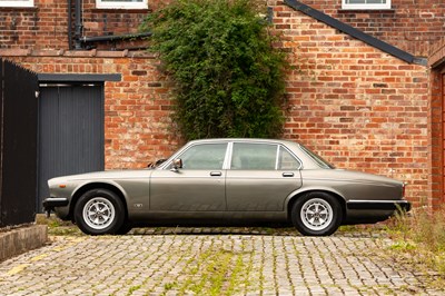 Lot 216 - 1992 Daimler Double-Six