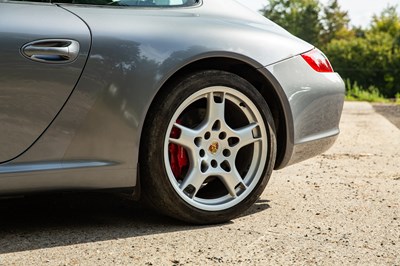 Lot 225 - 2005 Porsche 911 Carrera 2S (997)