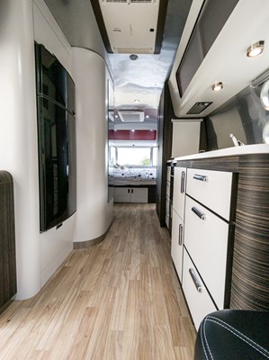 Lot 132 - 2018 Airstream International Colorado