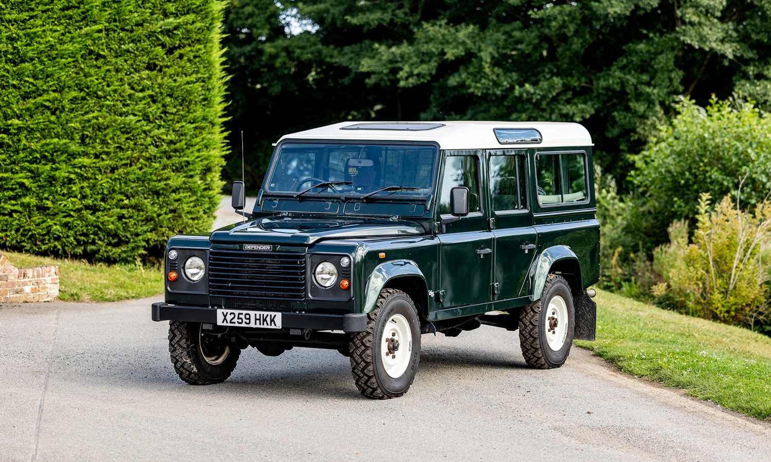 Lot 128 - 2000 Land Rover Defender 110 County TD5