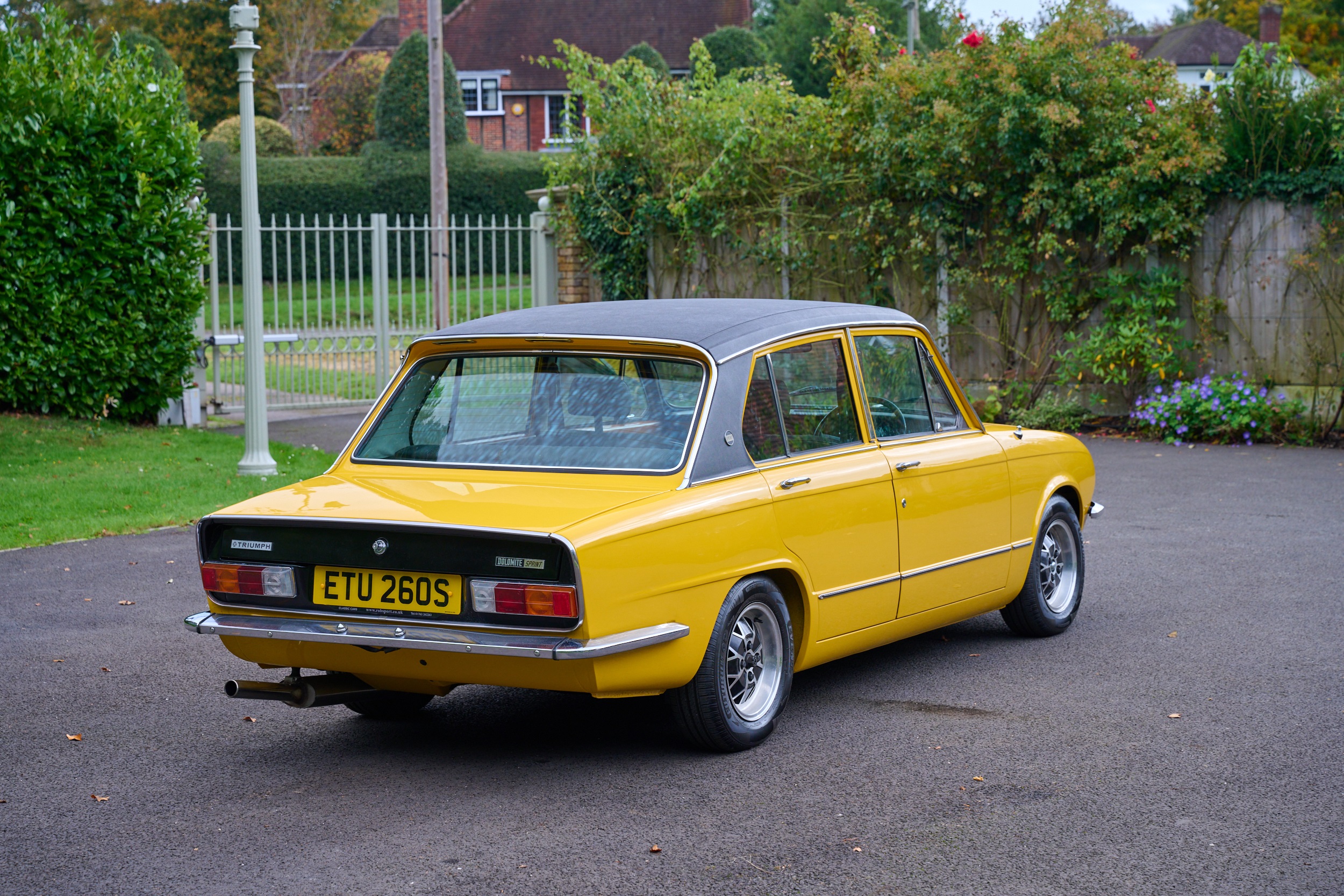 ODGI Toys Of Yesterday (style DINKY TOYS) #801 TRIUMPH Dolomite 1/43 ODGI Toys Of Yesterday (style DINKY TOYS) #801 TRIUMPH Dolomite 1/43