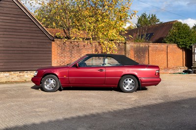 Lot 1994 Mercedes-Benz E220 Cabriolet