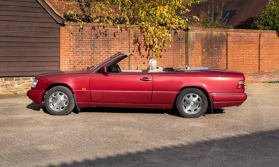 Lot 1994 Mercedes-Benz E220 Cabriolet