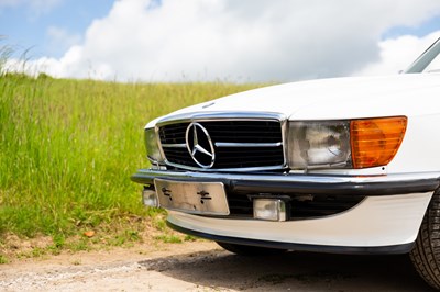 Lot 141 - 1986 Mercedes-Benz 560SL